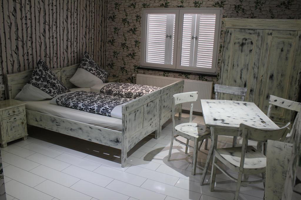 Gaestehaus Mama รูสท์ ภายนอก รูปภาพ