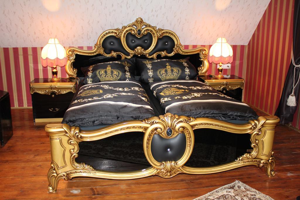 Gaestehaus Mama รูสท์ ภายนอก รูปภาพ