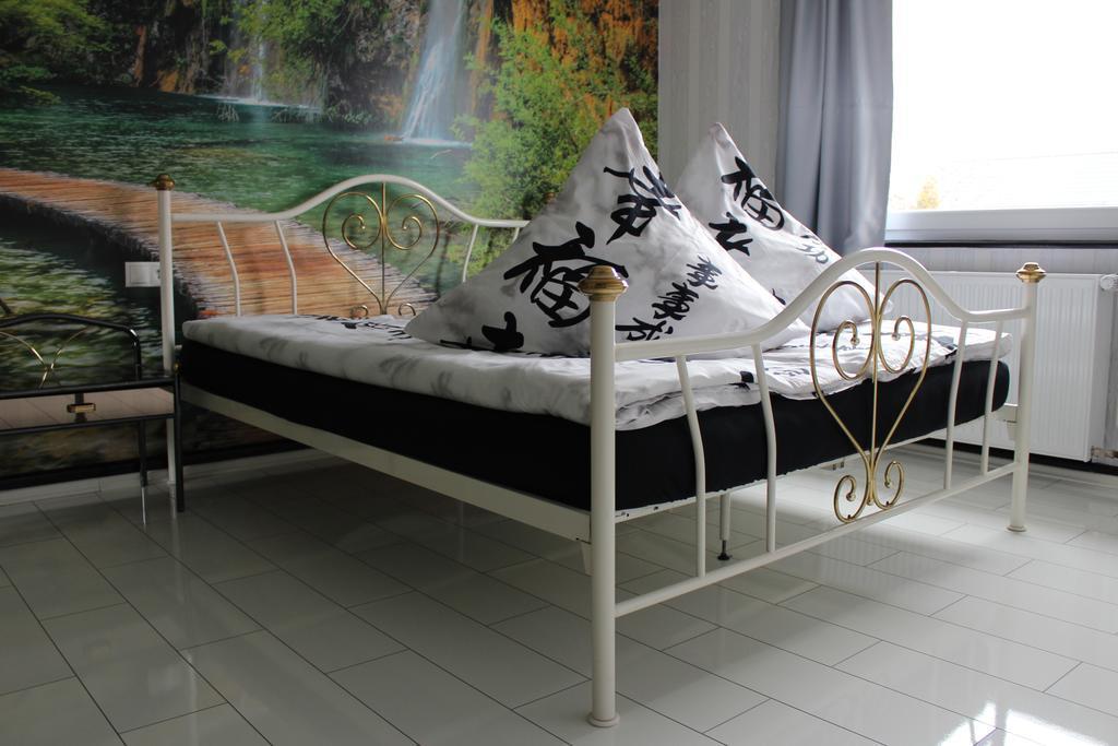 Gaestehaus Mama รูสท์ ภายนอก รูปภาพ