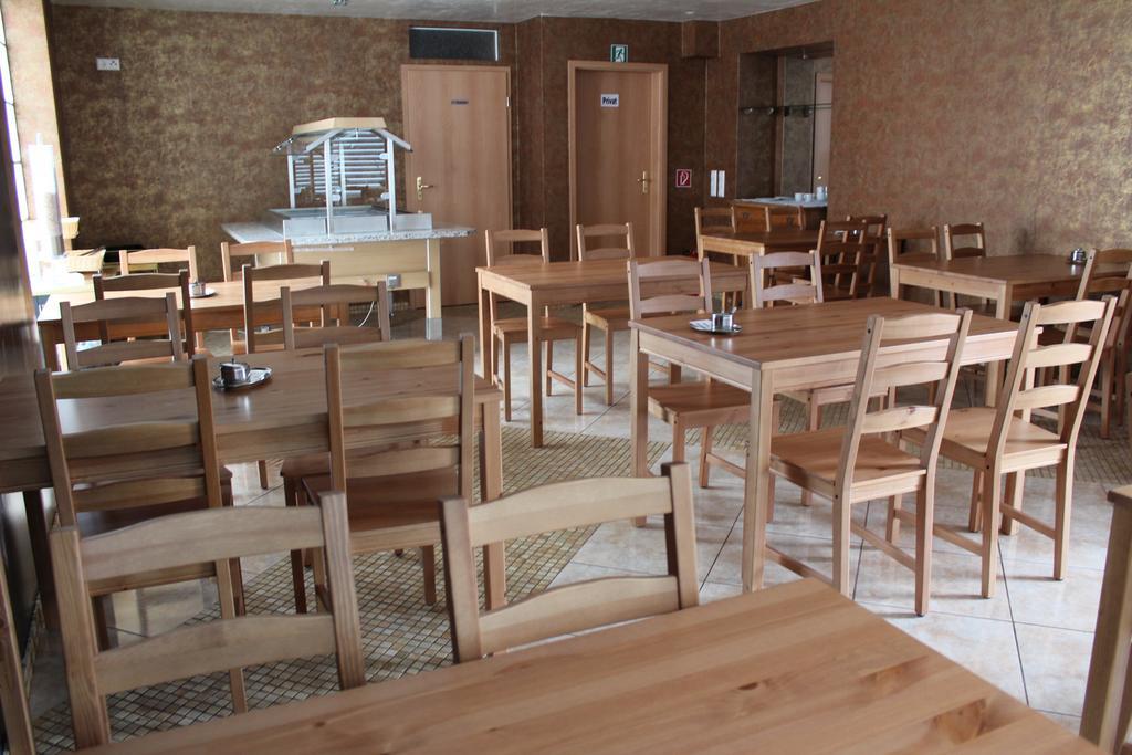 Gaestehaus Mama รูสท์ ภายนอก รูปภาพ