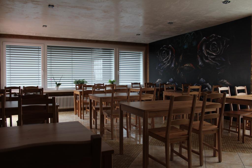 Gaestehaus Mama รูสท์ ภายนอก รูปภาพ