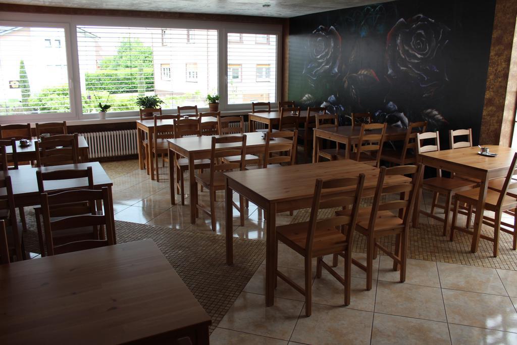 Gaestehaus Mama รูสท์ ภายนอก รูปภาพ